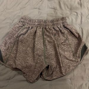 Lululemon Hotty Hot Short 4” size 2